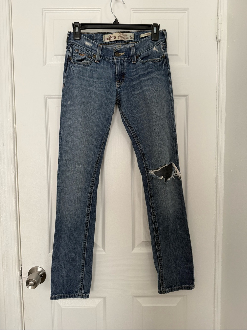 Y2K Low rise Hollister Skinny Jeans in Faded Blue with Knee Rip